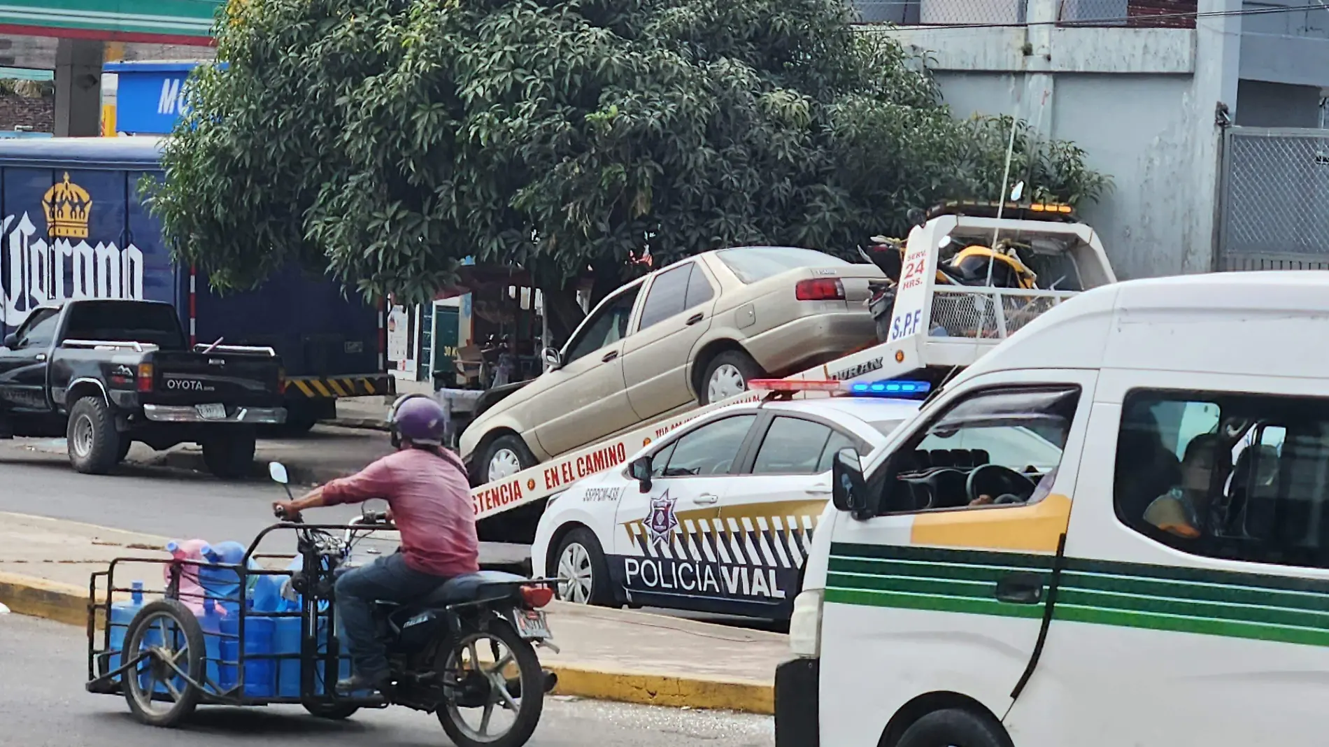 carro subido a la grúa